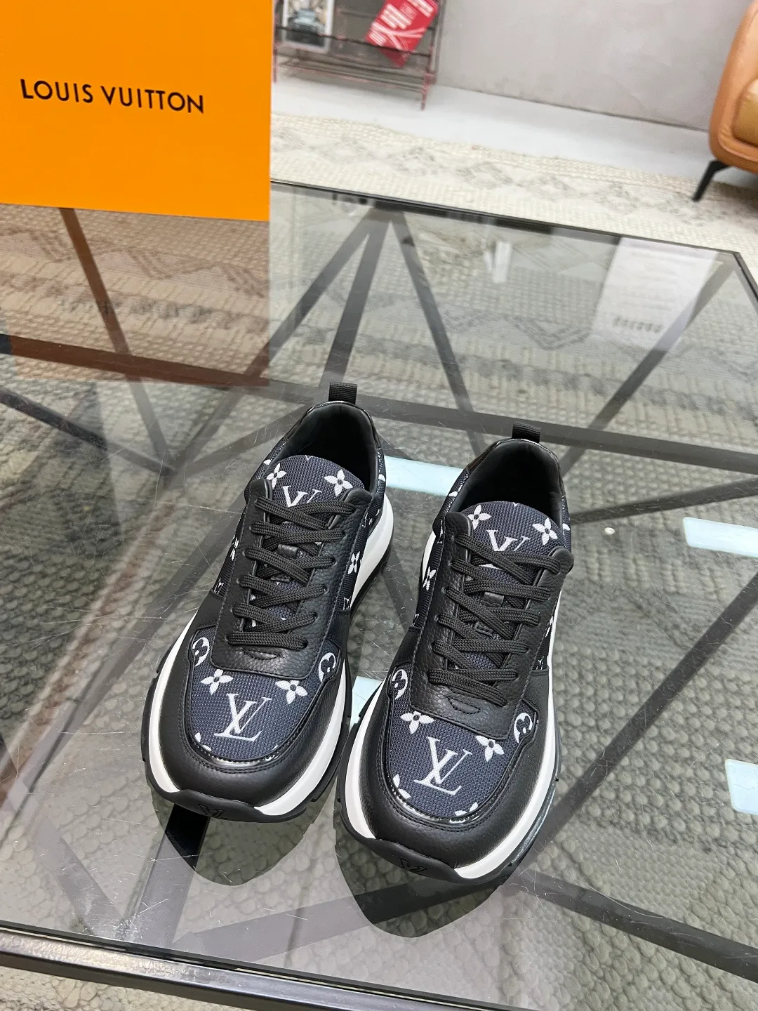 Factory price: 480💰LV🔍Top purchasing agent🇮🇹 Lu Street God's new sports shoes are coming and are available at counters simultaneously. Original factory configuration, original cowhide imported from Italy with mesh fabric, high-quality printing and splicing complex process, sports trendy person, imported water-dyed cowhide lining, sole: Wang Yuan factory specially provides the original sole, super comfortable, original factory follow-up goods 🔍🔍High quality, you can enter and leave the counter at will, welcome to compare and synchronize with the counter, code number 38-44, customized 45